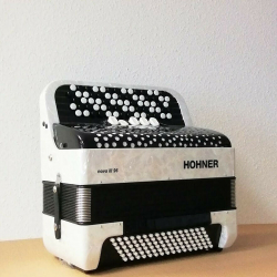 Hohner Nova III 96 C-Griff weiß Knopf-Akkordeon 